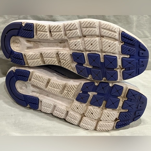 Teen girls size 7youth Under Armour Blue and Gray floral Outhustle Sneakers - Picture 3 of 9